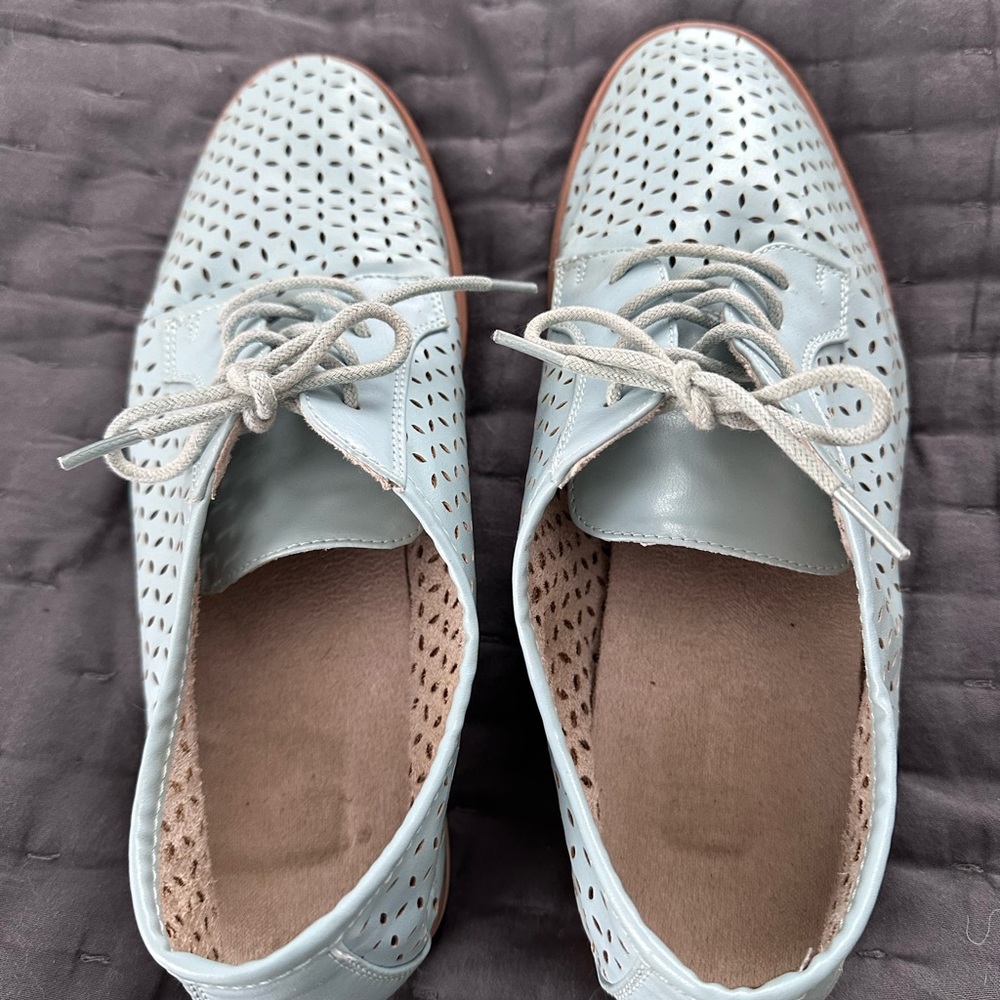 Sky blue perforated oxford shoes